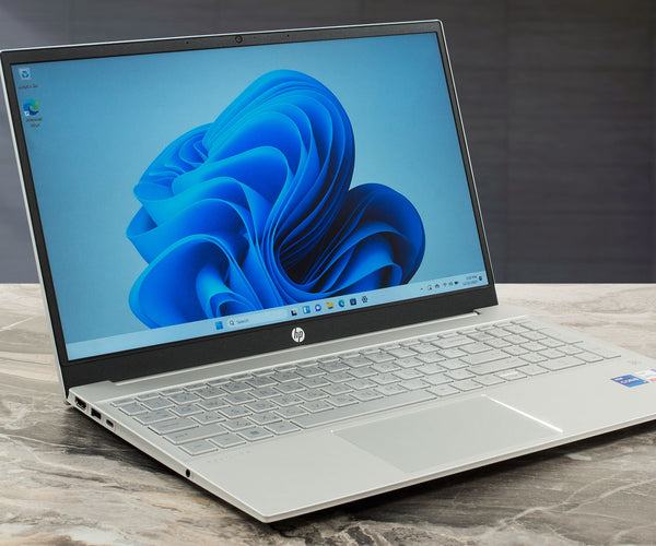 **HP Dragonfly Folio G3 2022 | Intel Core i5-1250U | 16GB LPDDR5 RAM | 256GB SSD | 13.5" FHD+ Display | Intel Iris Xe Graphics**