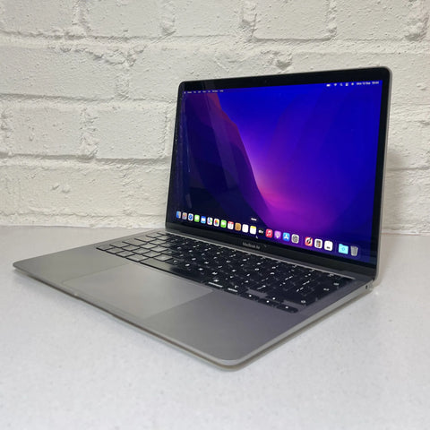 **Apple MacBook Pro 15" (2017, Touch Bar)**