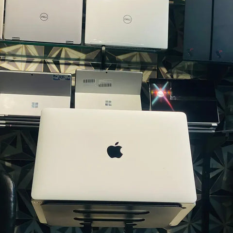 Apple MacBook Pro 2017 | Intel Core i7 | 16GB RAM | 256GB SSD | 13.3" Retina Display