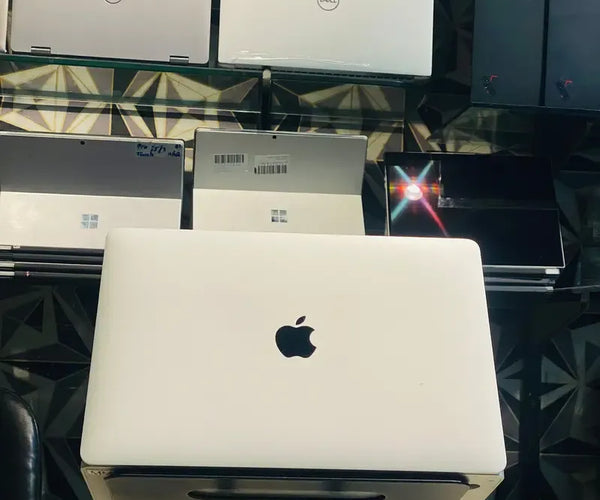 Apple MacBook Pro 2017 | Intel Core i7 | 16GB RAM | 256GB SSD | 13.3" Retina Display