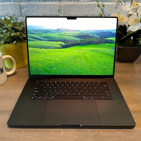 **MacBook Pro 14" (2021, M1 Max)**