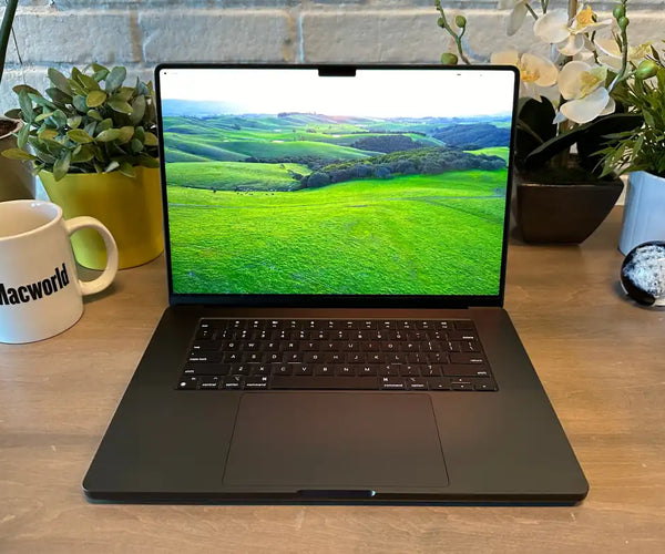**MacBook Pro 14" (2021, M1 Max)**