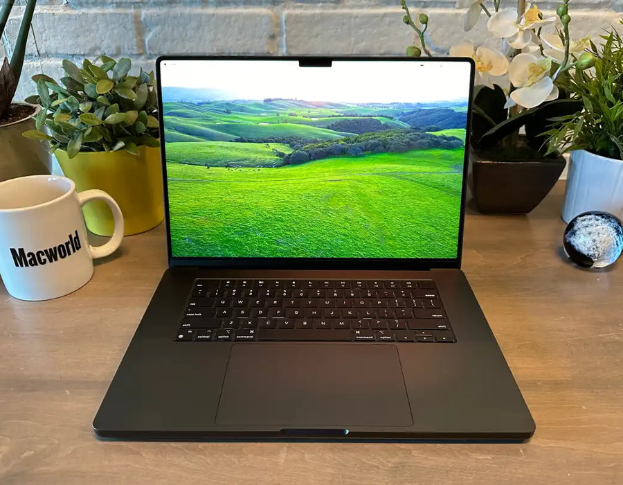 **MacBook Pro 14" (2021, M1 Max)**