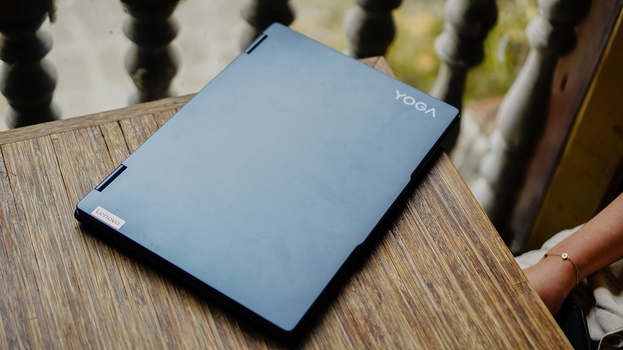 imgi_66_gadgetmatch-20230707-lenovo-yoga-7i-1